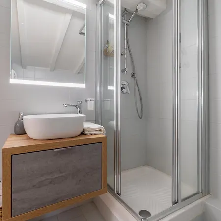 Moderno Quadrilocale, Ultimo Piano Apartment *