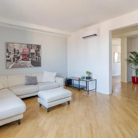 Apartment Moderno Quadrilocale, Ultimo Piano